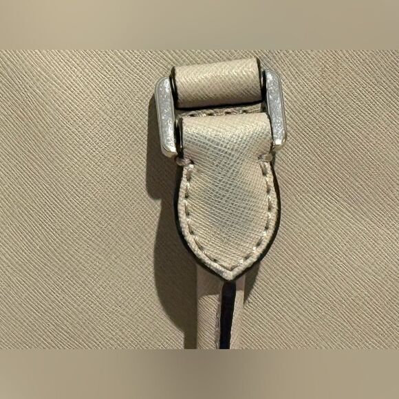 Authentic Michael Kors Handbag with Crossbody Strap - Picture 11 of 15